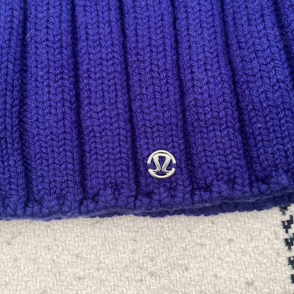 Lulu  Lemon Winter Hat - Picture 2 of 2